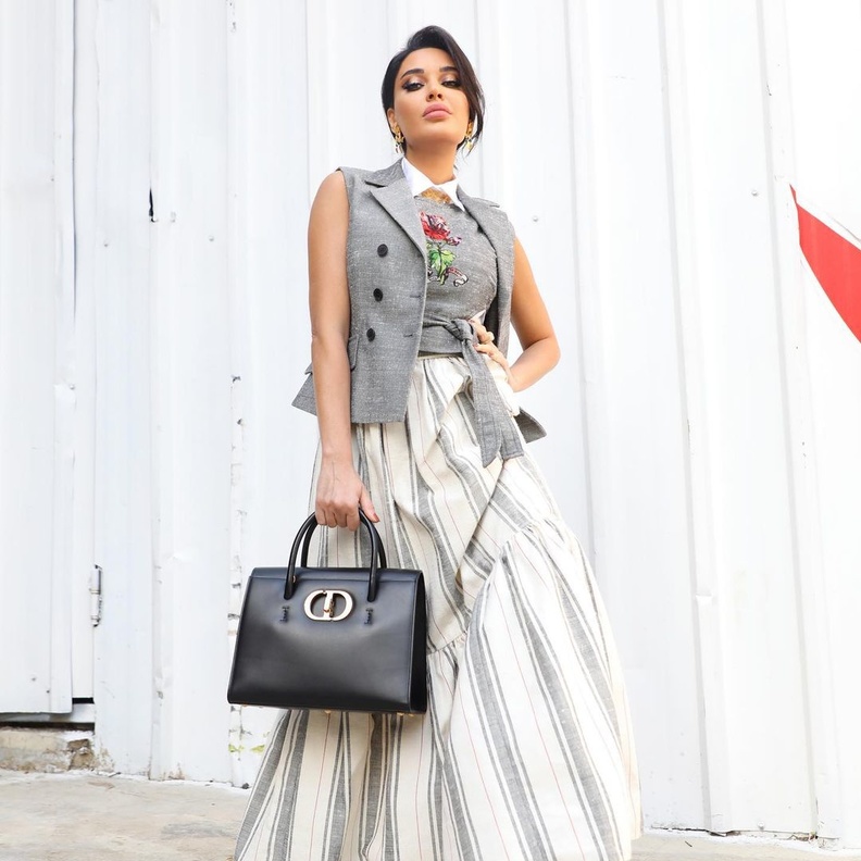 موديلات حقائب يد باللون الأسود مستوحاة من اطلالات النجمات 