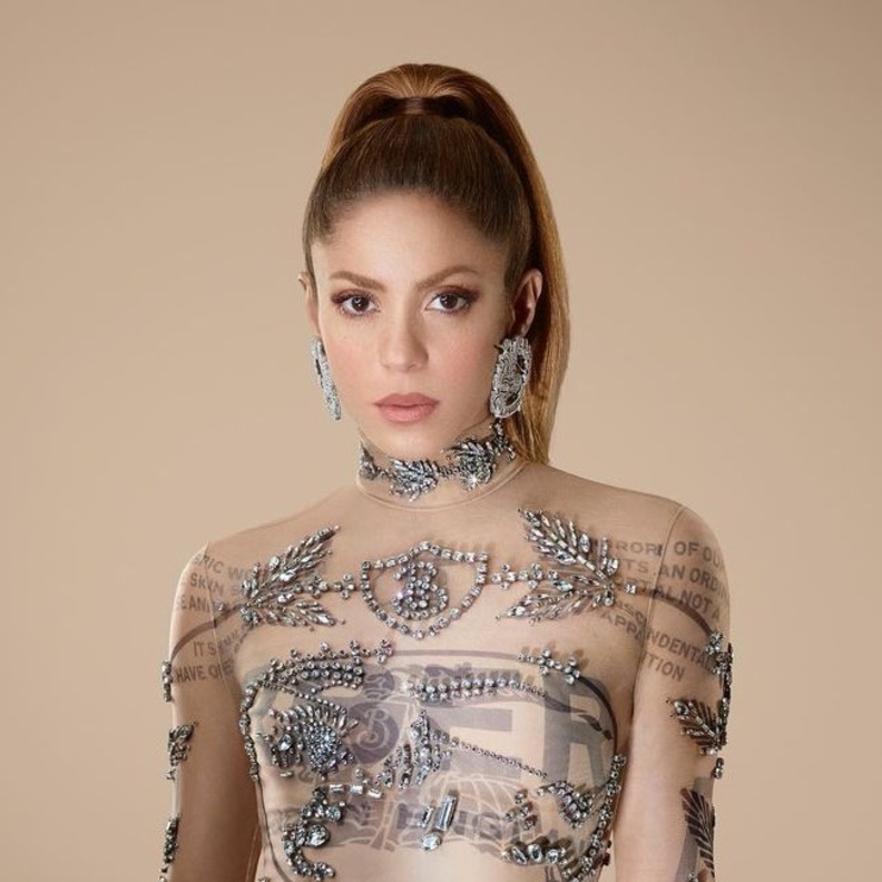 \ لمسات جمالية لإطلالة مُشرقة من وحي شاكيرا لحضور مباريات كأس العالم 2022