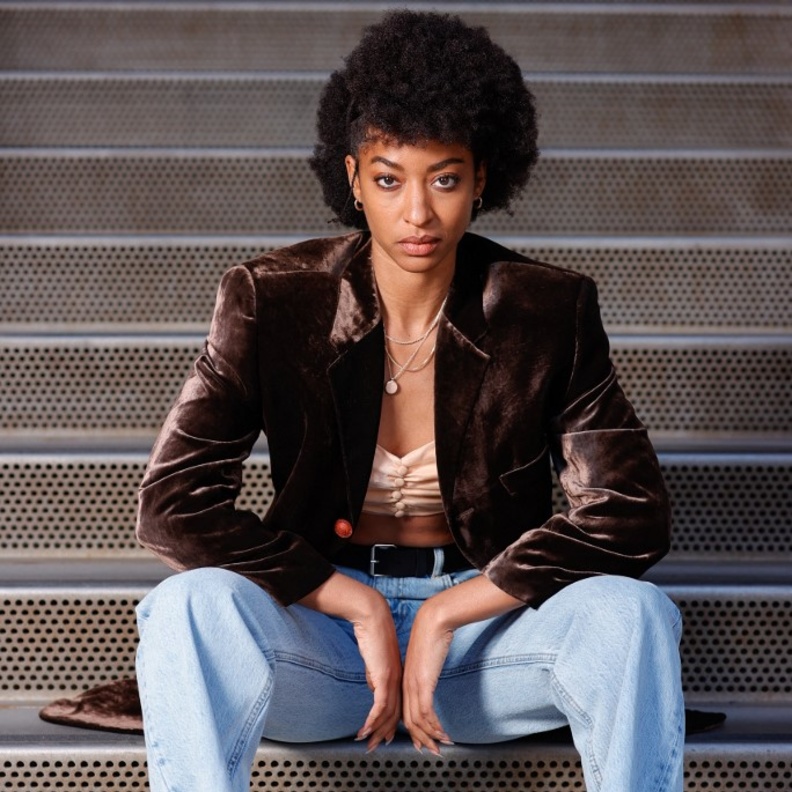 تاريخ البنطلون الجينز: من بنطلون مخصص للعمال إلى تصميم تتسابق عليه أشهر دور الأزياء