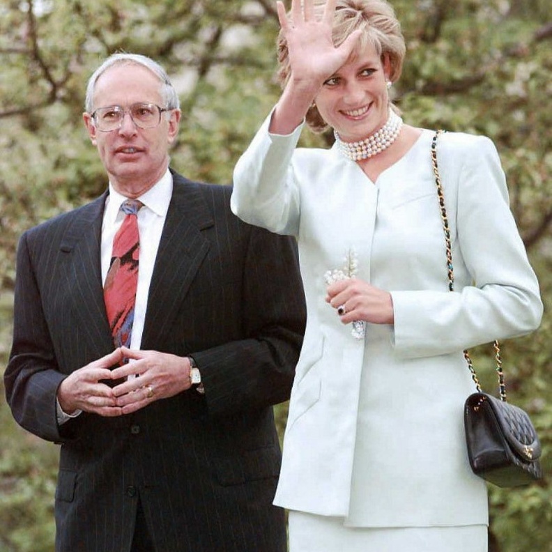 إطلالات الأميرة ديانا من توقيع CHANEL رمز للأناقة الراقية والخالدة 