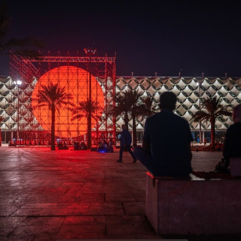 عمل الفنان الإسباني سباي بعنوان الأرض