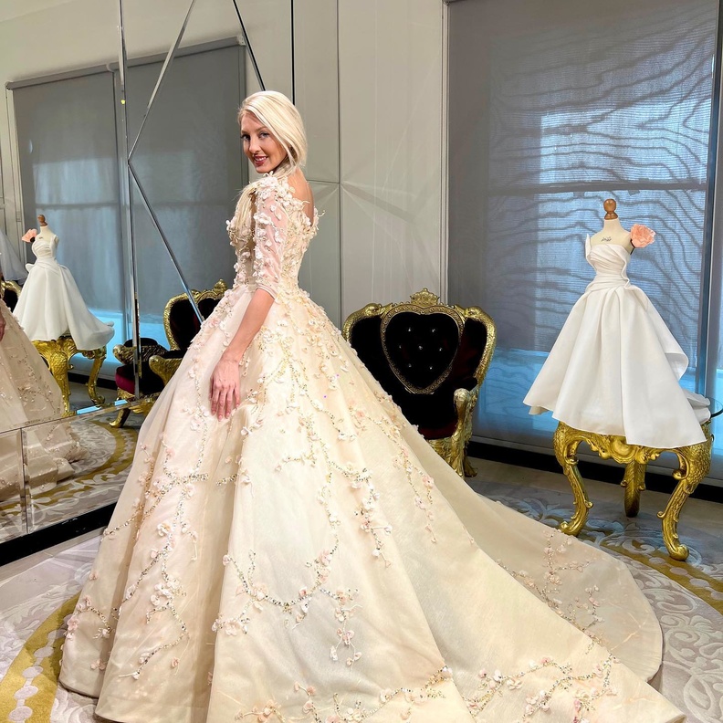 فساتين زفاف من مصممين اماراتيين انستقرام@almansourifashion2