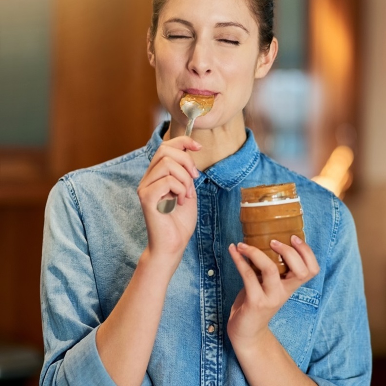 فوائد تناول زبدة الفول السوداني في الصباح