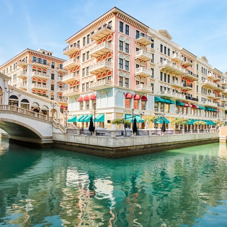 قناة كارتييه وأجواء ممتعة للزاور في قطر.