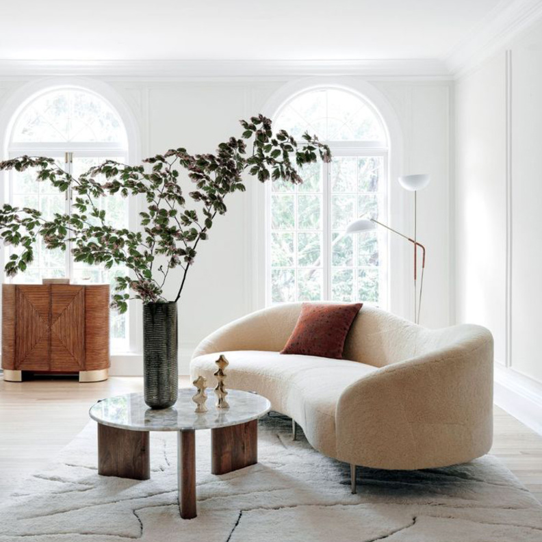 كنب بخطوط انسيابية تبرز جمال الكنب