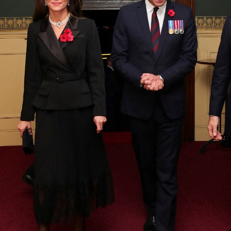 كيت ميدلتون تخطف الأنظار بأناقتها