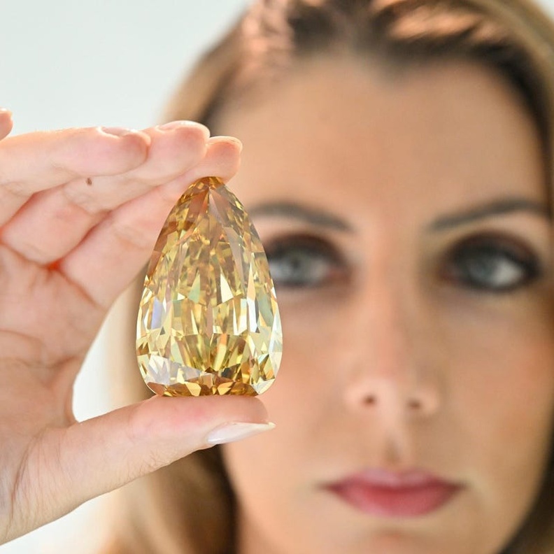 ماسة الكناري الذهبية تتألق في سوذبيز ديسمبر المقبل