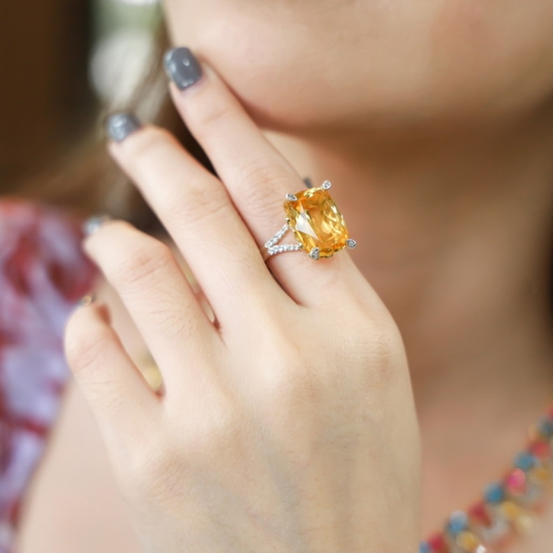 مجوهرات حجر السترين