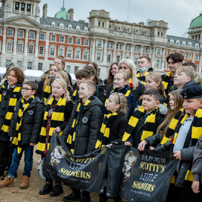  الأمير هاري يدعم أبناء العسكرين الراحلين في أحد الذكرى