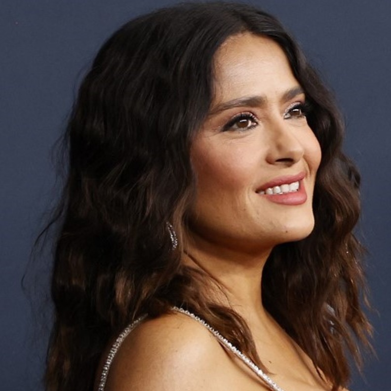  أحدث إطلالة لـ سلمى حايك