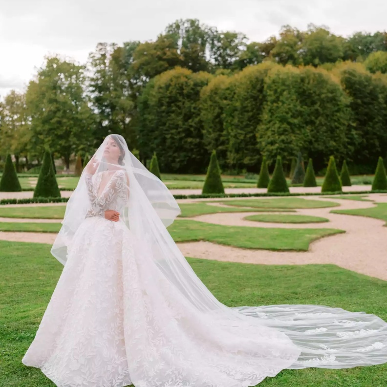 موديلات فساتين زفاف  منفوشة@moniquelhuillier