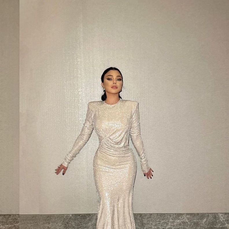 موديلات فساتين سهرة للمناسبات الشتوية من النجمات العربيات 