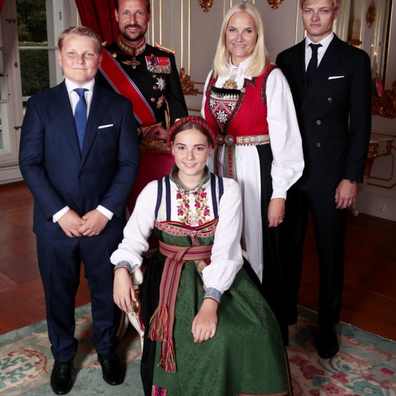 تعرف على زوجات الأب وأزواج الأم داخل العائلات الملكية