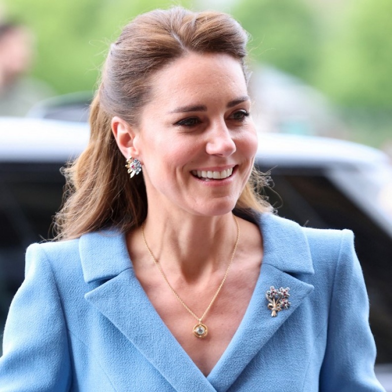 قلادة التوباز الأزرق من مجوهرات كيت ميدلتون الناعمة