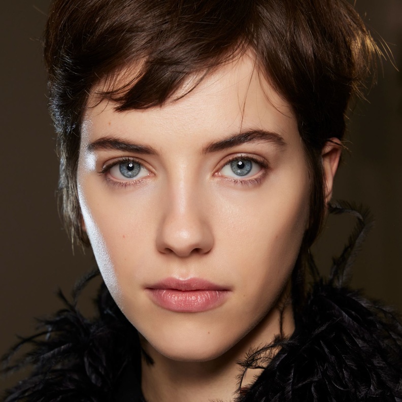 أحدث صيحات تجميلية تجعل شفاهك أكثر جمالاً قبل اليوم الوطني الإماراتي