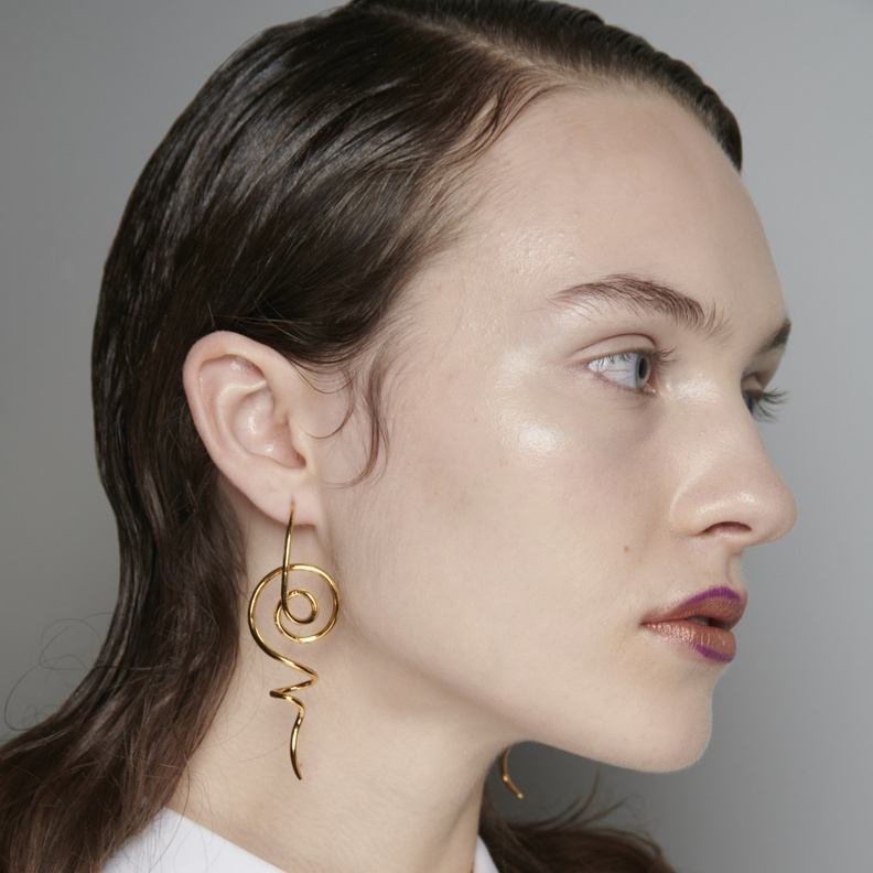 أفضل صيحات تجميلية لتنحيف تحت الذقن