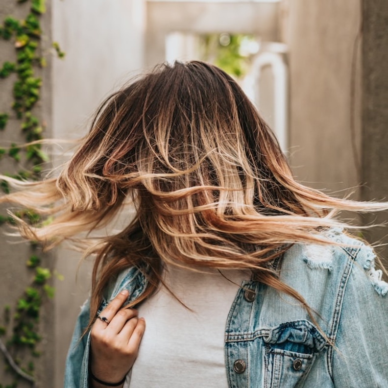 نصائح ذهبية لا بد من اتباعها لصبغ الشعر في المنزل