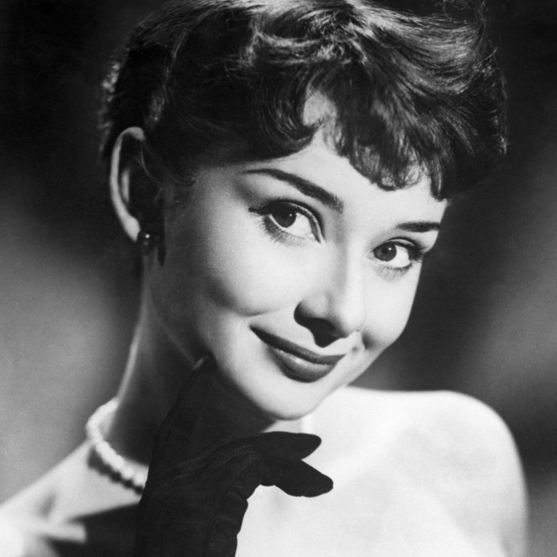 حواجب أودري هيبورن اتسمت بالكثافة