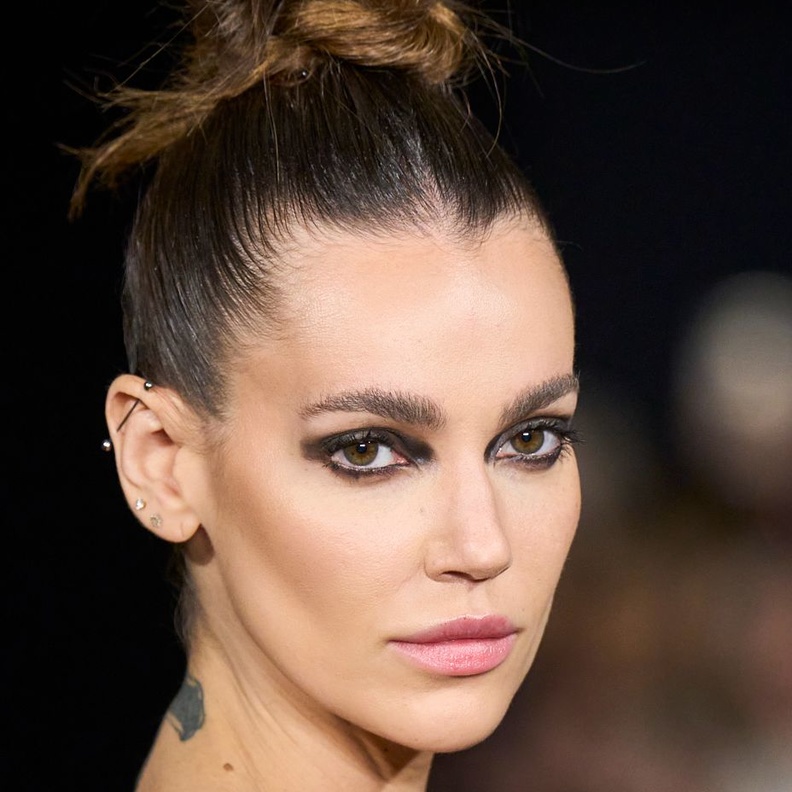 صيحات المكياج الاسود الدخاني من وحي دار Aadnevik