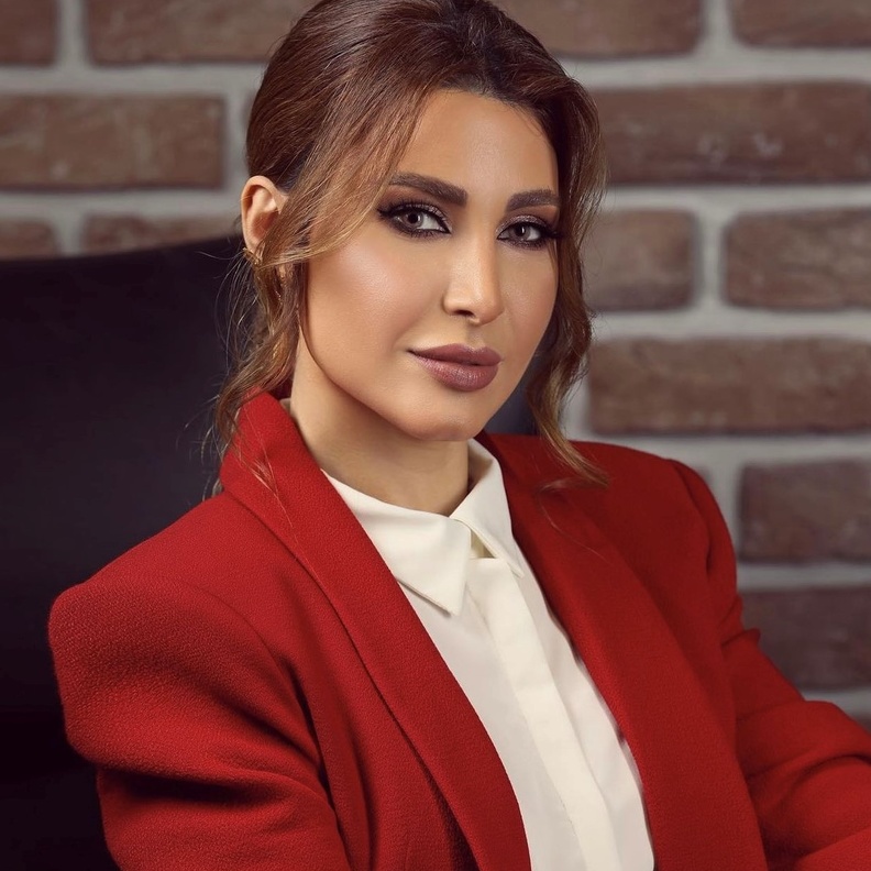 أسلوبين من المكياج المثالي مع الملابس الحمراء على خطىالفنانة يارا...إليكالخطوات