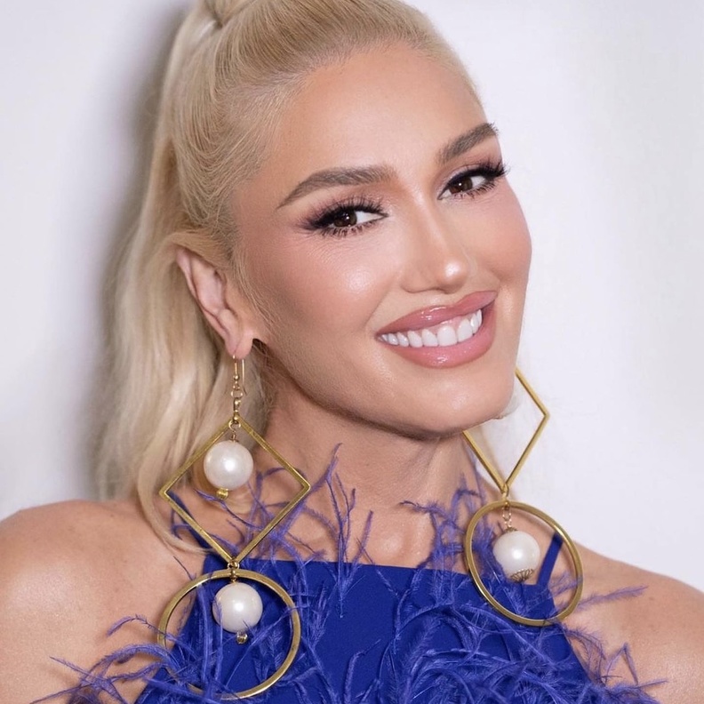 مكياج لتوسيع العين والتناقض بين الكحل الأبيض والآيلاينر الأسود على طريقة Gwen Stefani - الصورة من حساب GXVE BEAUTY على انستغرام