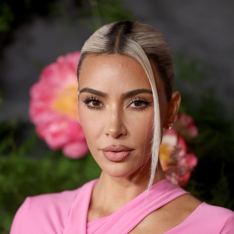 نصائح توسيع العين بالمكياح الطبيعي بأسلوب Kim Kardashian