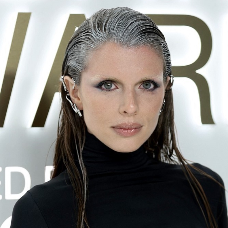 أساليب إحترافية لتطبيق صيحات الهايلايت مع صبغات الشعر الرمادي