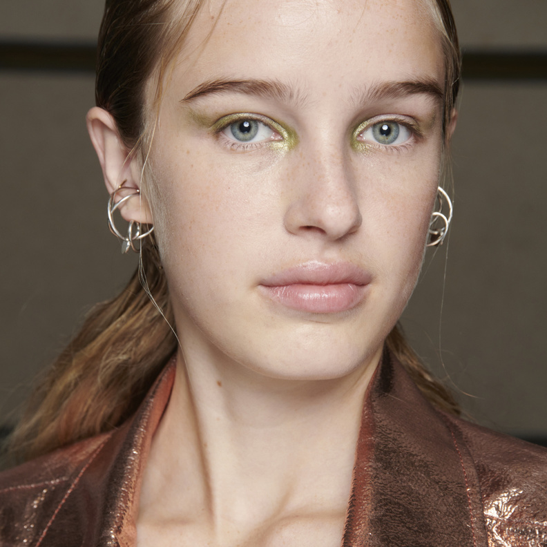 كيفية شد الرقبة وتجديد شبابها بدون جراحة