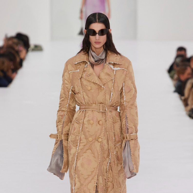 ترانشكوت أبيض