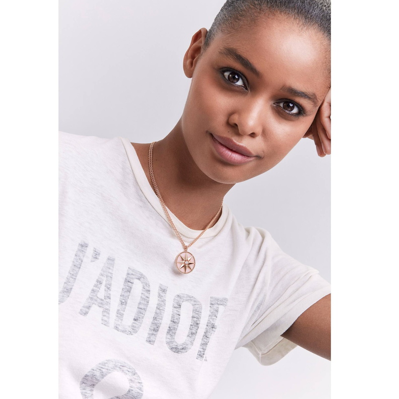 قلادة من الذهب الوردي من ديور DIOR