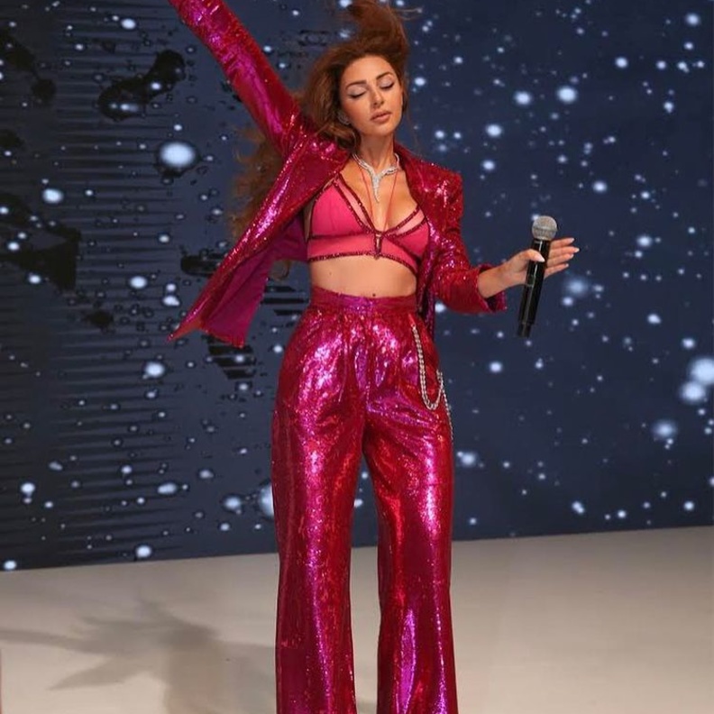 ميريام فارس تخطف الأضواء بإطلالات ساحرة وجريئة 