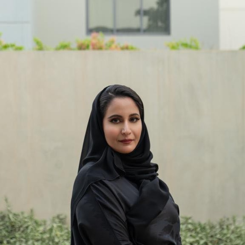 غيداء المقرن القيم الفني المشارك في معرض من الشعاع إلى الشغف المصاحب لمهرجان نور الرياض