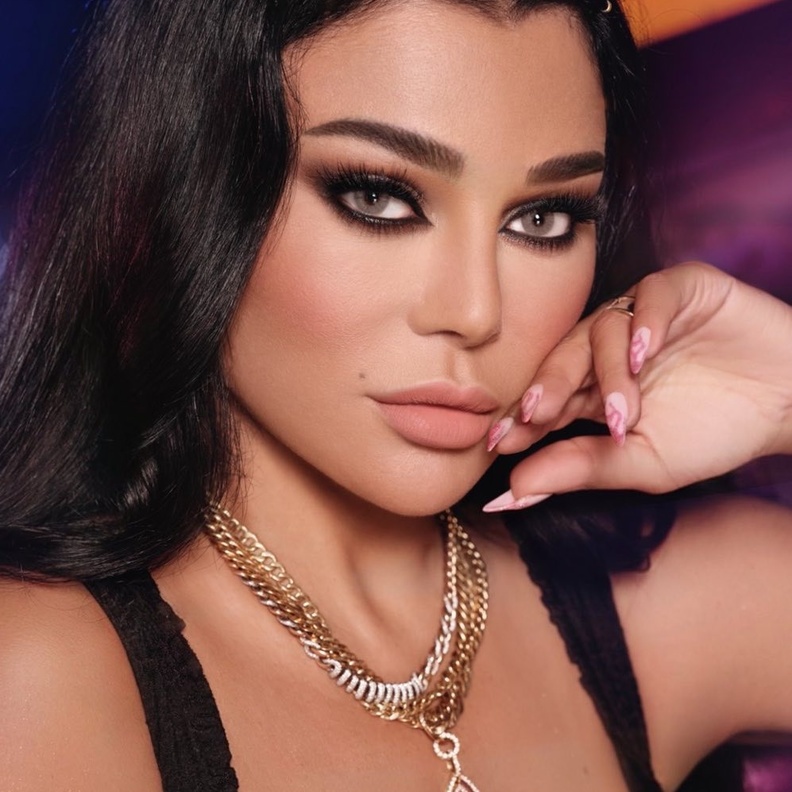 مكياج العيون اللوزية من وحي أحدث إطلالات هيفاء وهبي وابنتها