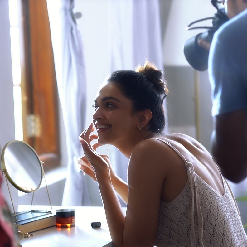 ديبيكا بادوكون تكشف عن كواليس إعلانها الجديد