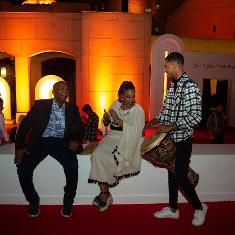 بعيدا عن النيل 