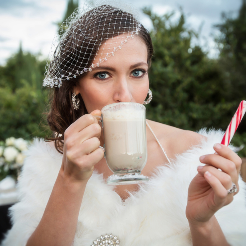 طريقة تنسيق ثيم زواج دافئ لزفاف شتوي أنيق