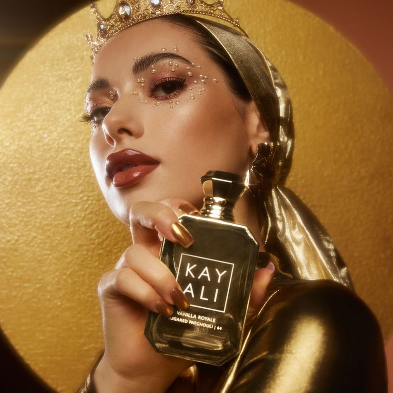 عطر أو دو بارفان Kayali المكثّف بالفانيلا الملكية والباتشولي السكري