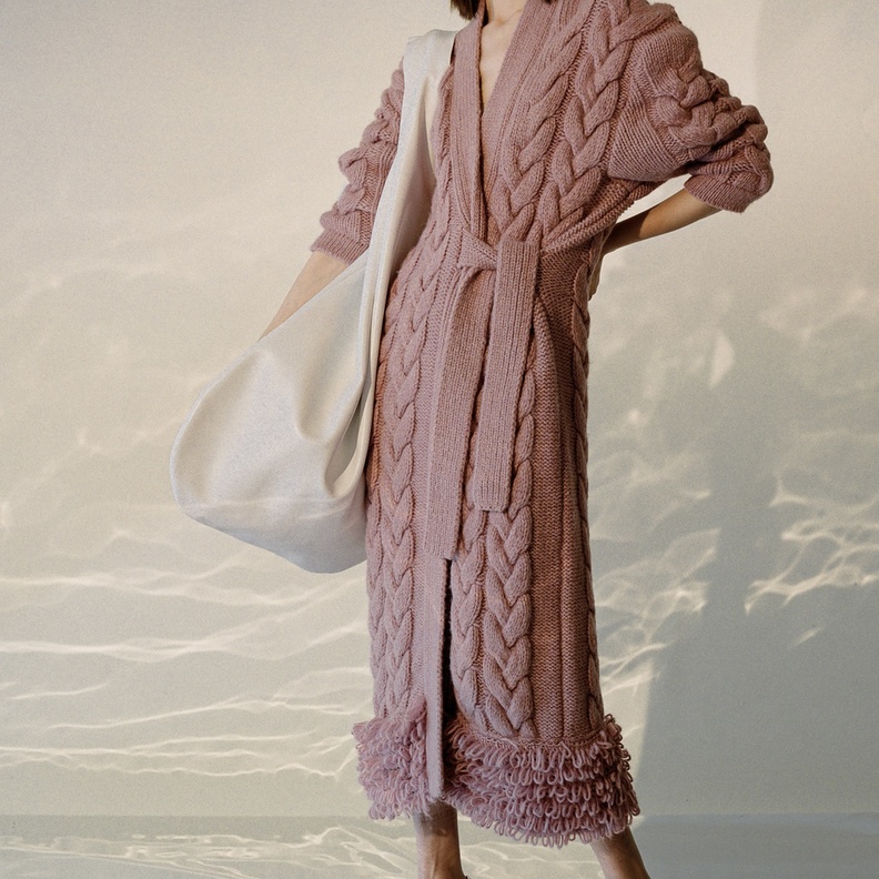 طرق متعددة لارتداء موضة الفساتين الصوفية بأساليب كاجوال