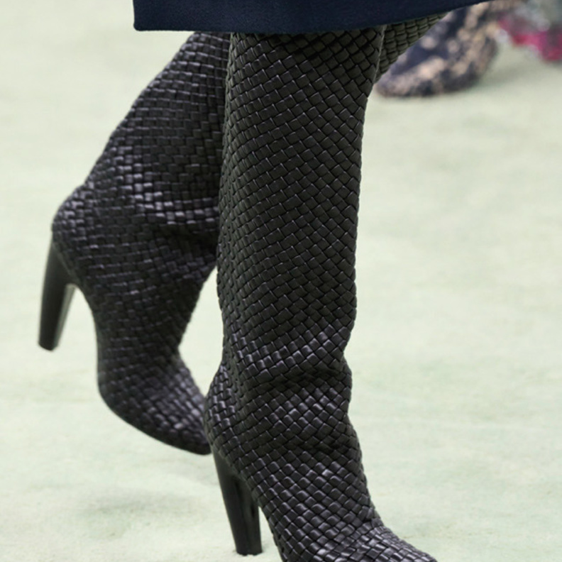 الجزمة الشتوية هو التصميم المفضل هذا الموسم بأسلوب "بوتيغا فينيتا"  Bottega Veneta