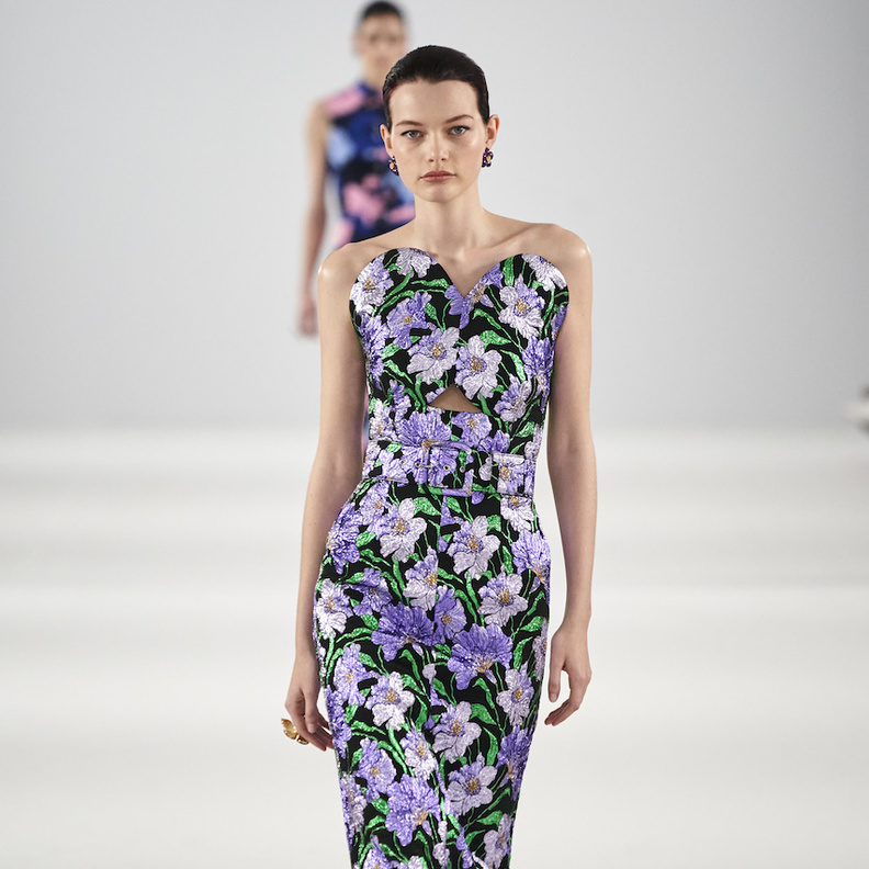 موديلات فساتين بنقشة الورود لاطلالة مميزة في خريف 2022