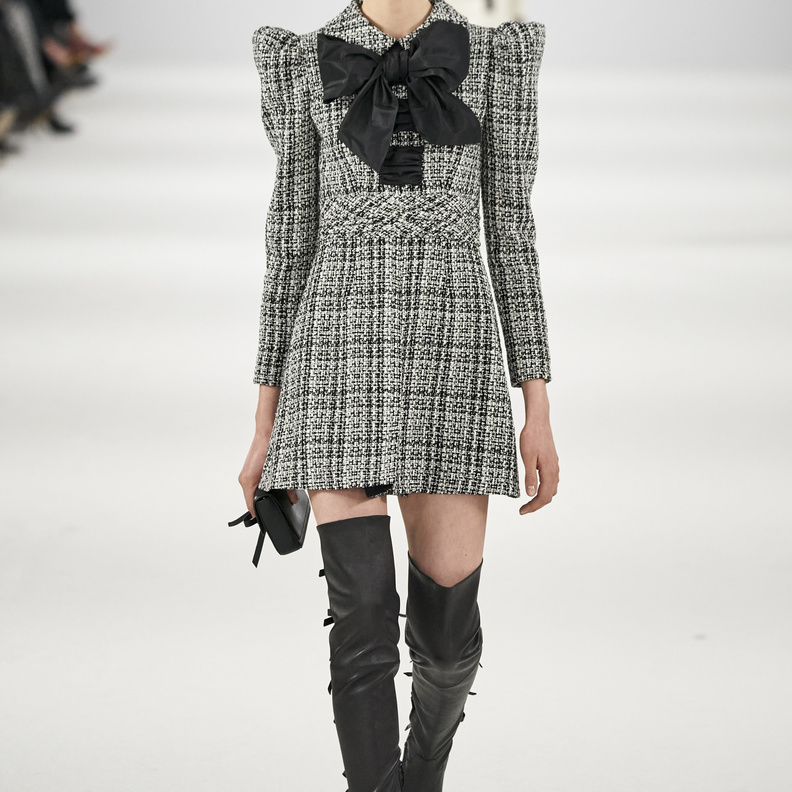 ملابس كاجوال مع العقدة الأمامية تمنحك الأناقة والتجدّد في إطلالاتك المقبلة