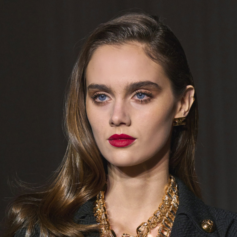 أجمل صيحات المكياج الذهبي الناعم...إليك خطوات تطبيقها