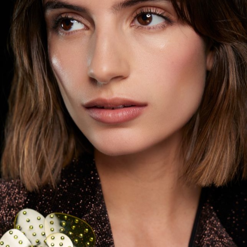 عارضة دار Moschino.jpg (