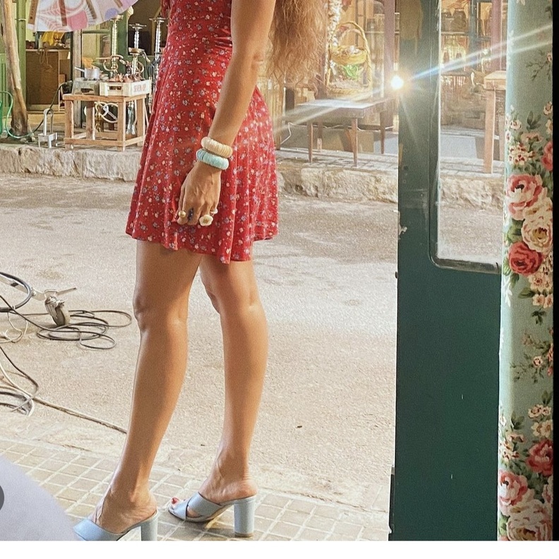 إطلالات نادين نجيم في صالون زهرة 2 هي الإلهام الجديد لخزانة مفعمة بالحياة