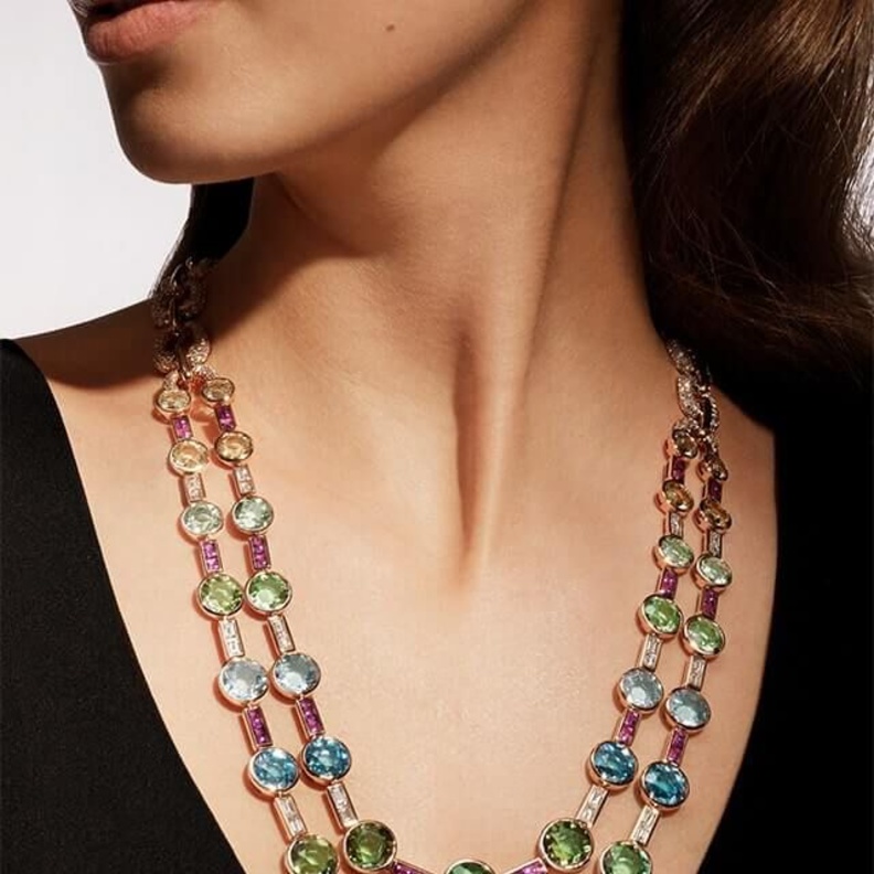 عقد ملون من Bvlgari 