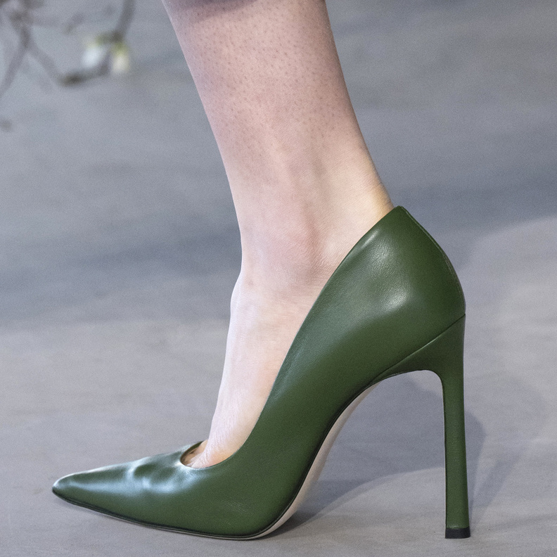 أحذية باللون الأخضر لإطلالة مميزة في اليوم الوطني الإماراتي