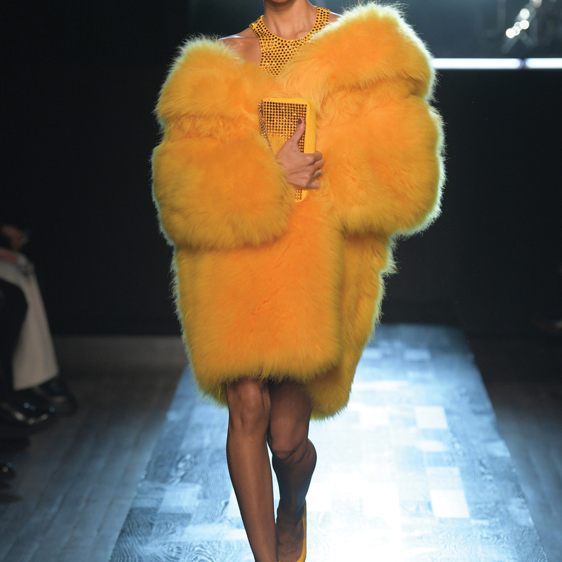 جاكيتات الفرو صيحة تعود بشكل لافت لاطلالاتك اليومية في خريف وشتاء 2023