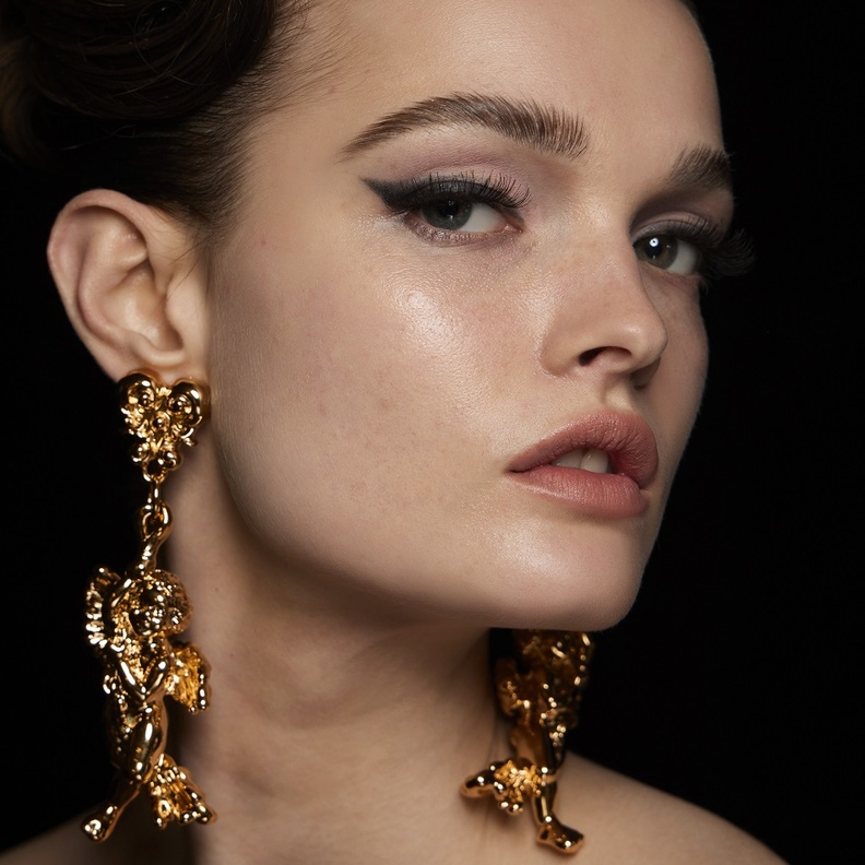 اتجاهات رسمات العيون  المسحوبة بالآيلانير تتفجر في عام 2022