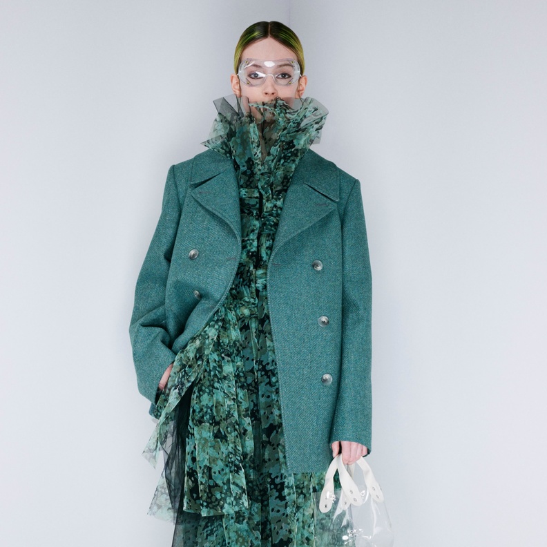 الأزياء المحتشمة موضة خريف وشتاء 2022 نسقيها بأساليب عصرية