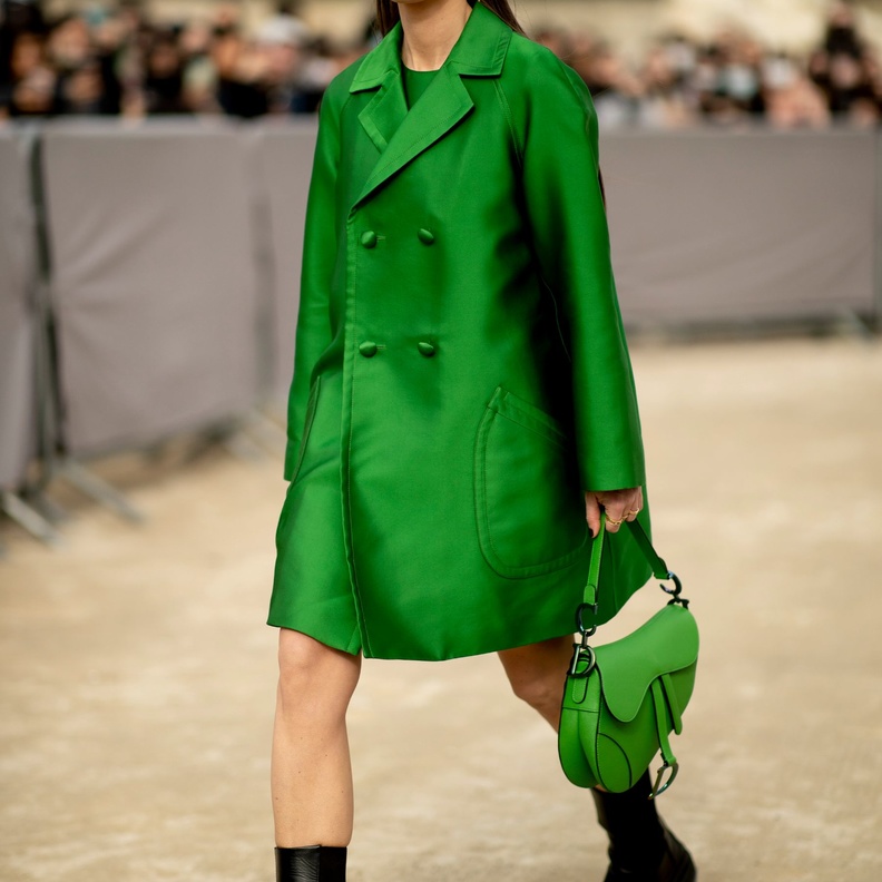 بعد فوز الأخضر السعودي إليك إلهام متدفق باللّون الأخضر لإطلالات مونوكروم جذابة